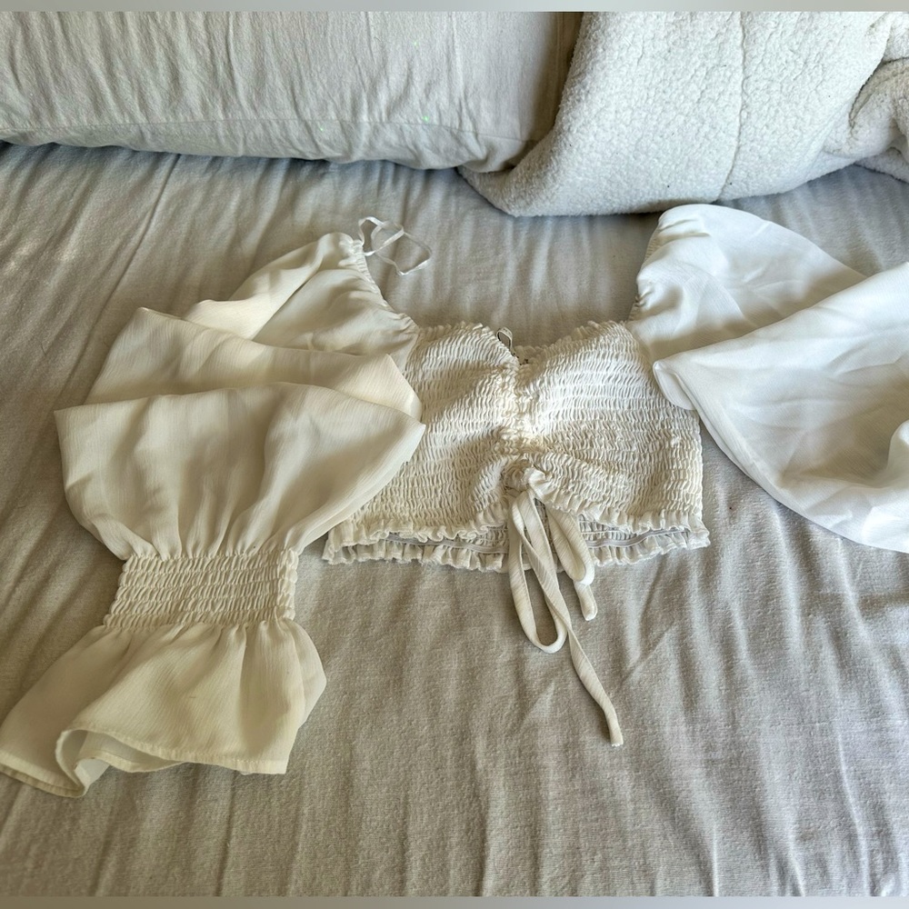 Cropped white puffer long sleeve
